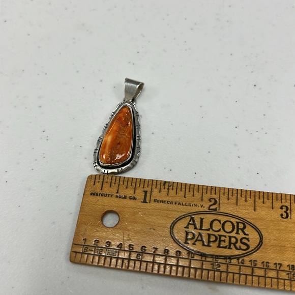 Vintage Spiny Oyster pendant in a Sterling silver by R Tom - Picture 8 of 10